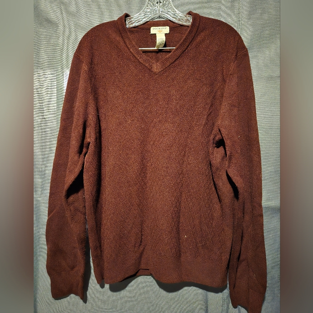 Dockers Men's Burgandy V-Neck Sweater